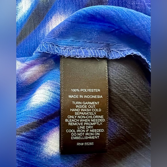 Express flutter sleeve top in S with embellished neckline. Blue, black, white. - Picture 4 of 4